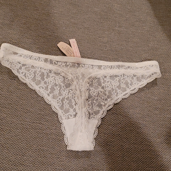 Victoria Secret - Picture 2 of 3